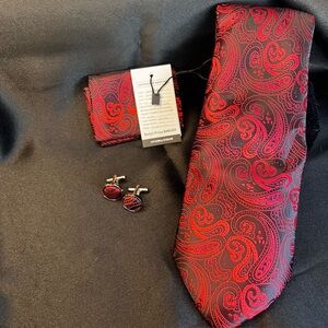 NWT-Gorgeous Silk Red Paisley Tie Set
